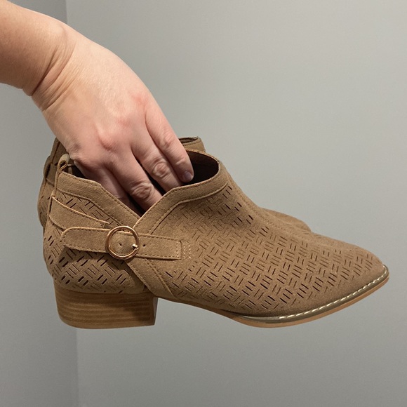 Tan booties pointed toes thick sticking and breathable weaving 10w C est. 1946 - Picture 9 of 14